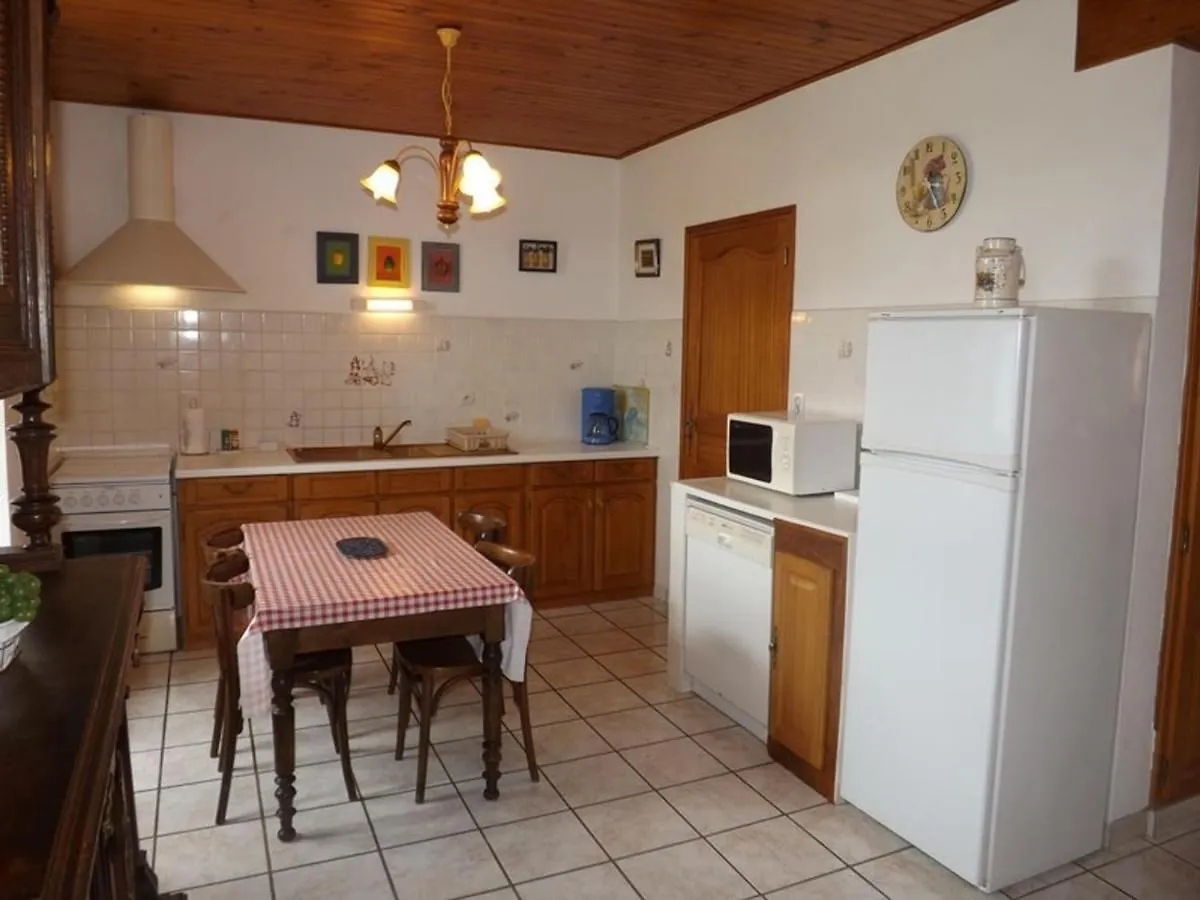 Holiday home Maison A Drugeac 4 Chambres, Jardin Et Animaux Acceptes - Fr-1-742-188 France